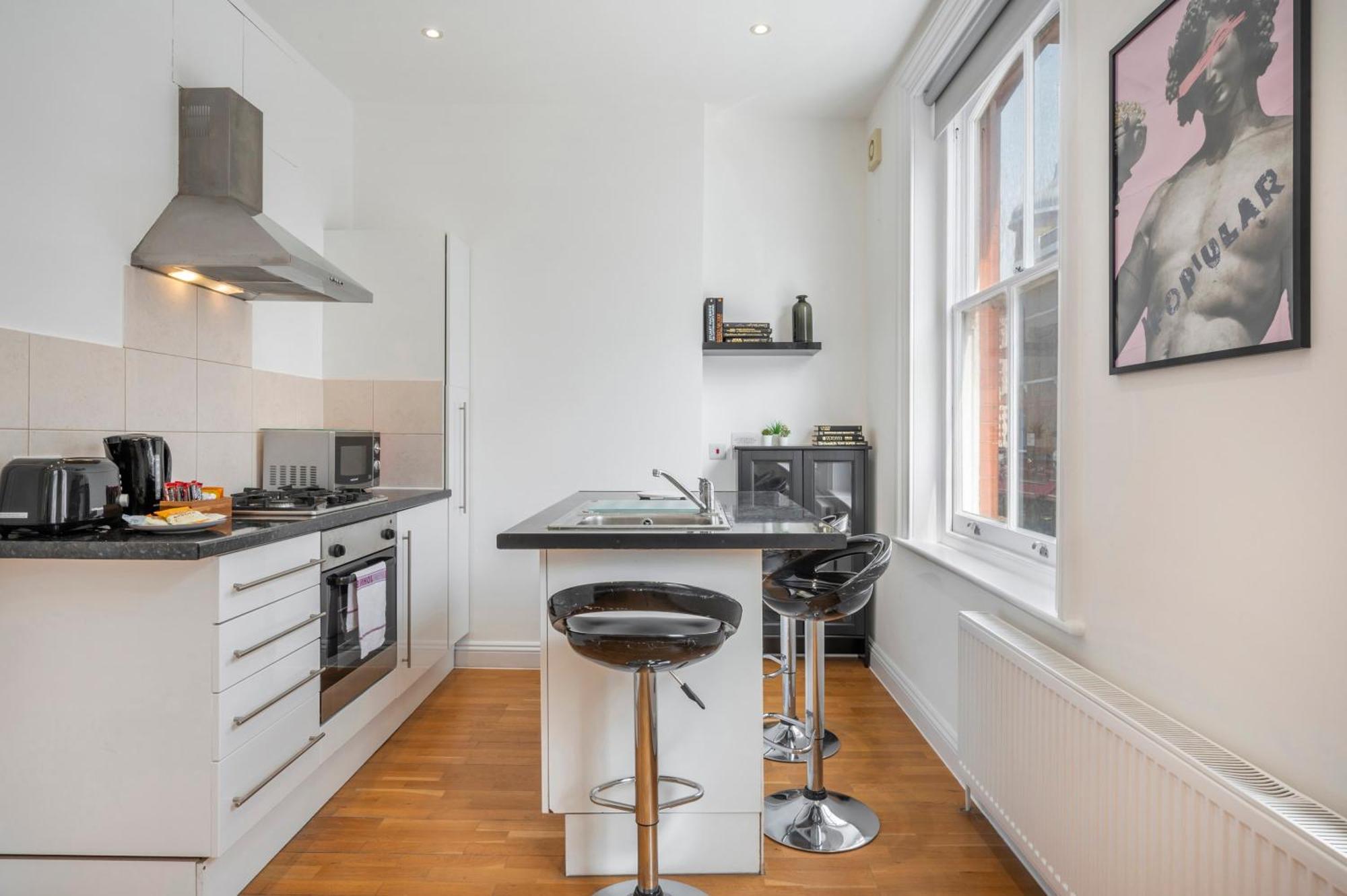Dionysus' Den - Fitzrovia By Frankie Says Apartment