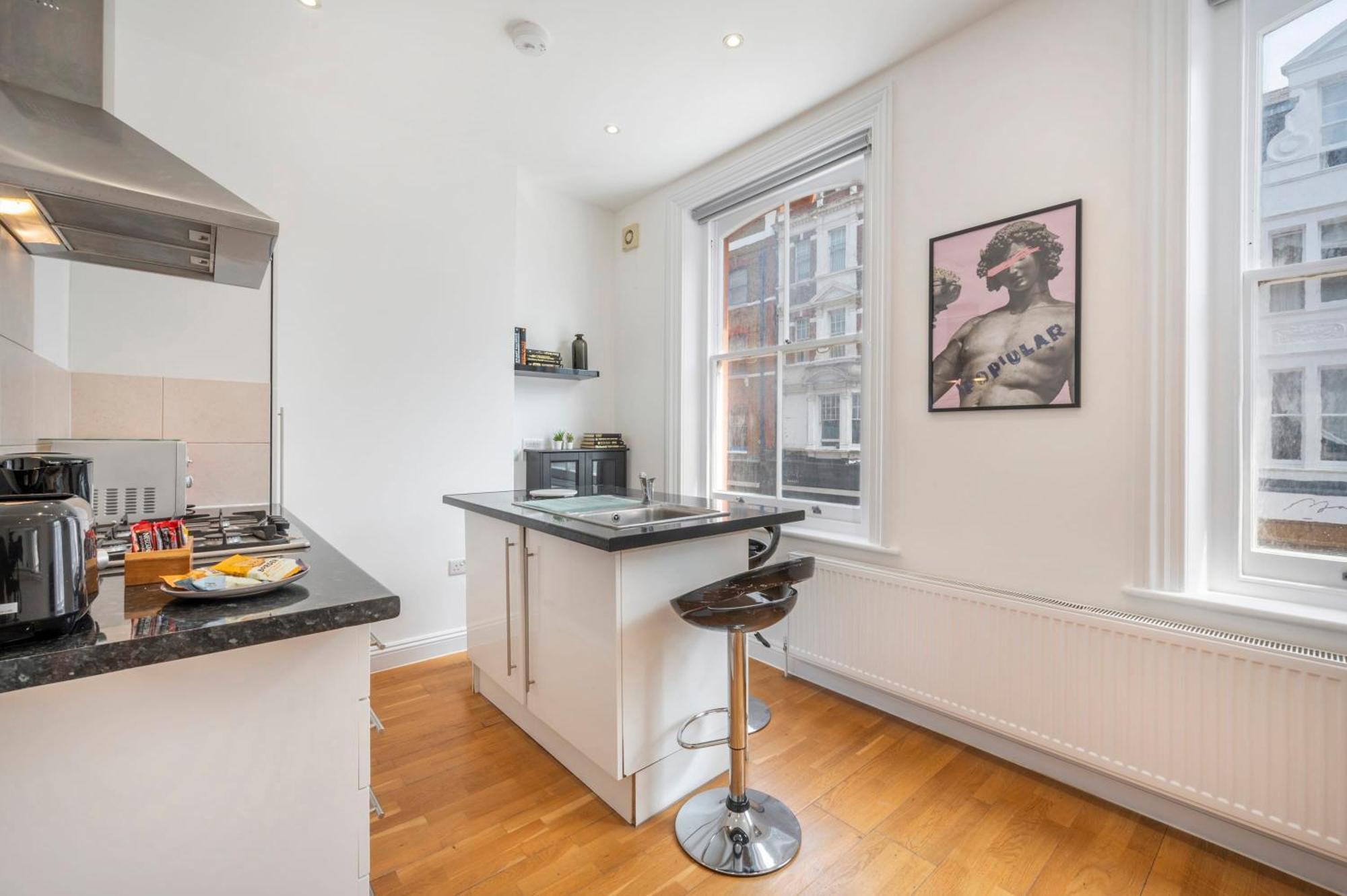 Dionysus' Den - Fitzrovia By Frankie Says Apartment *
