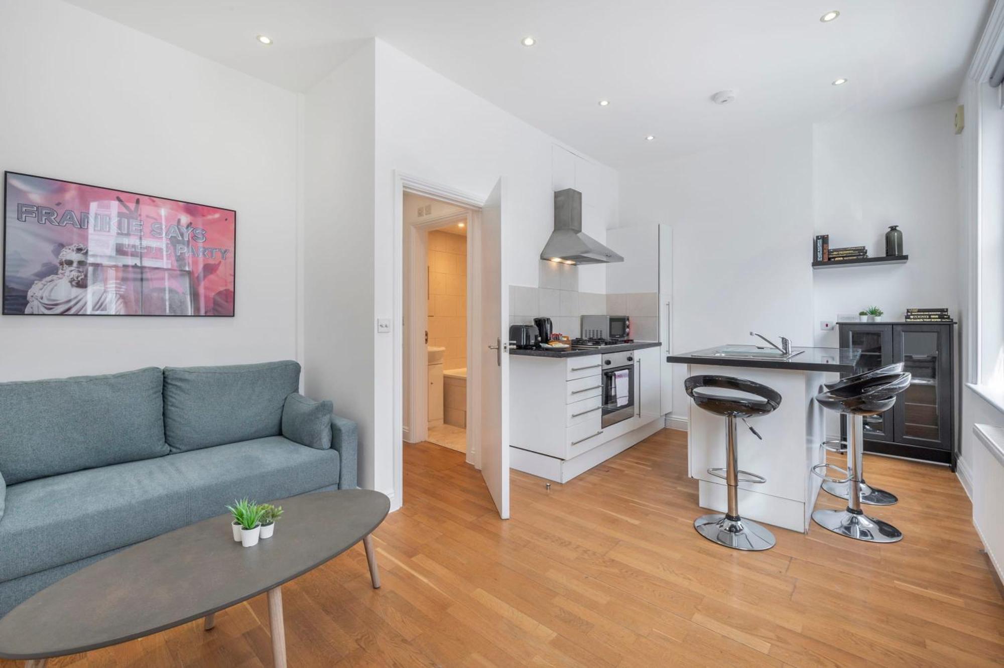 Dionysus' Den - Fitzrovia By Frankie Says Apartment London