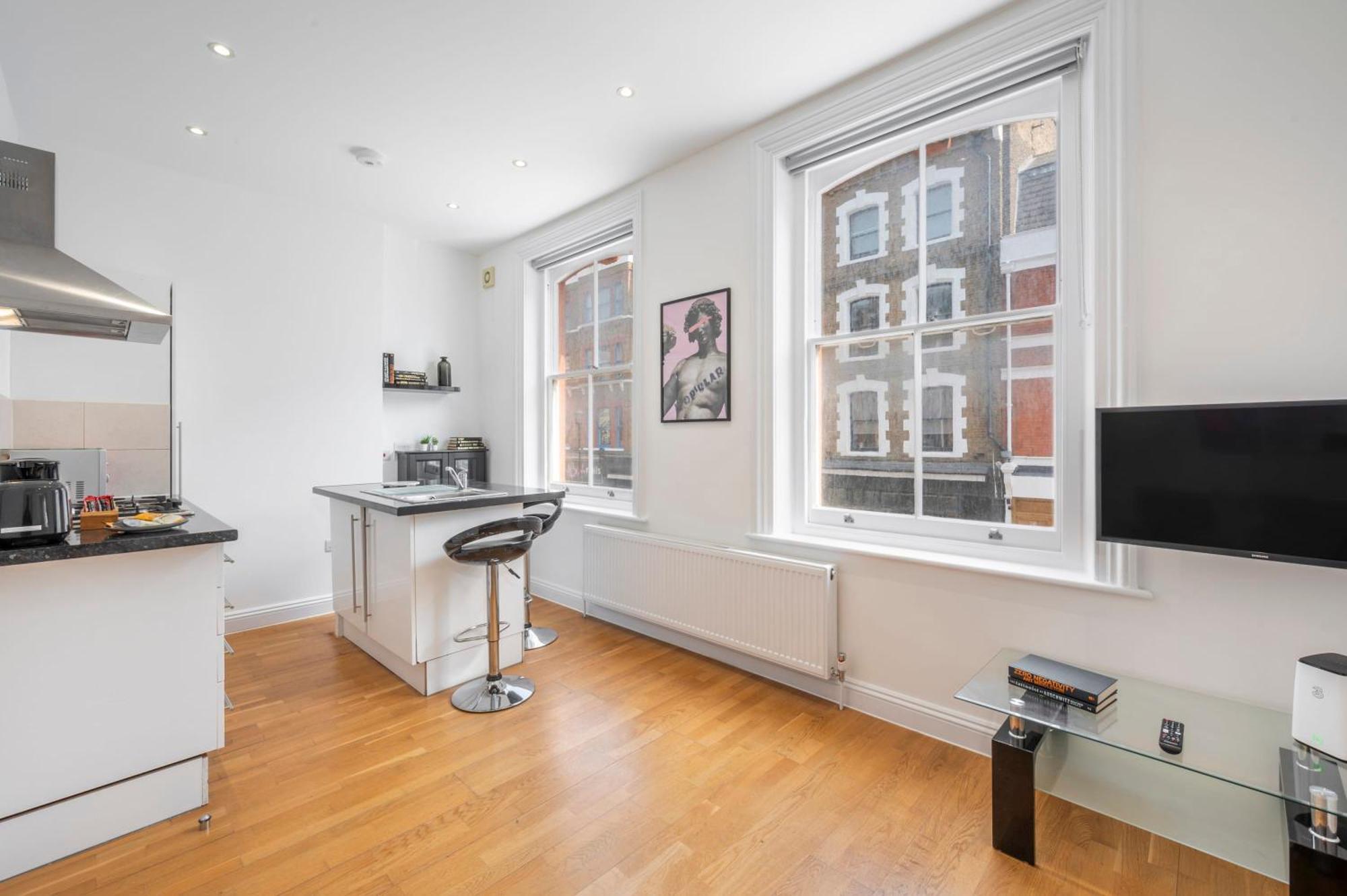 Dionysus' Den - Fitzrovia By Frankie Says Apartment